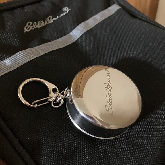 EDDIE BAUER TRAVEL DRINK SET, FLASK, CUP, CAN & BOTTLE OPENER, ZIP TRAVEL POUCH - Picture 3 of 10